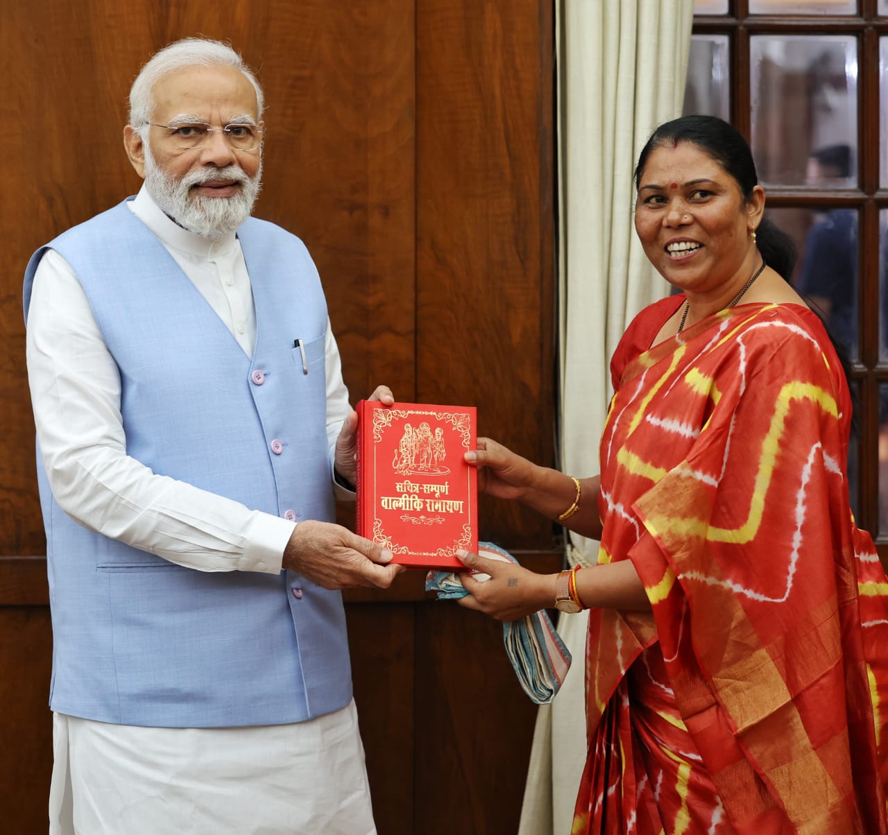 सांसद गोमती साय मिली प्रधानमंत्री नरेंद्र मोदी से हुई ,रायगढ़ सहितछत्तीसगढ़ के विकास पर चर्चा।….!!