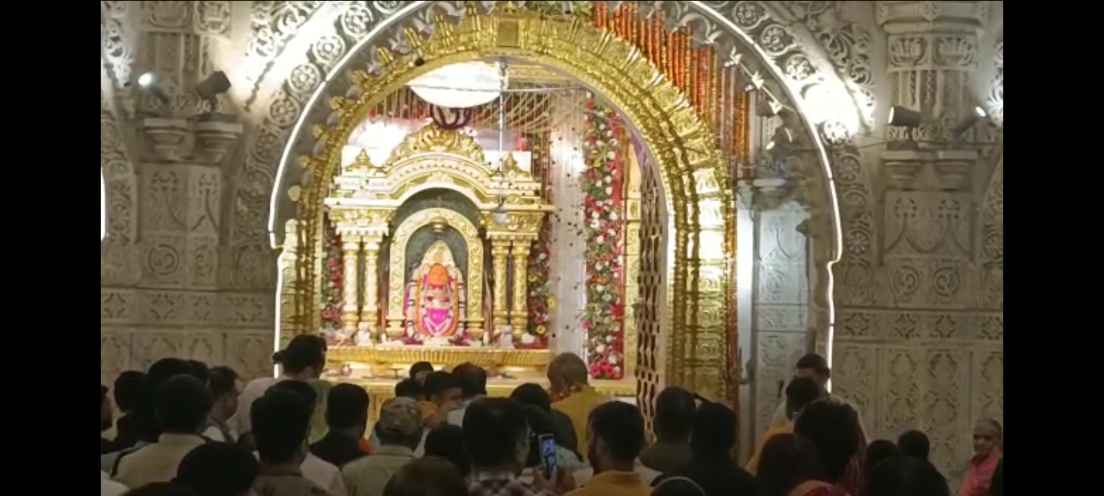 कृषि मंत्री रविंद्र चौबे धर्म नगरी डोगरगढ़ पहुंचे, बम्लेश्वरी माई के दर्शन कर प्रदेश की खुशहाली की&nbsp;कामना….!!