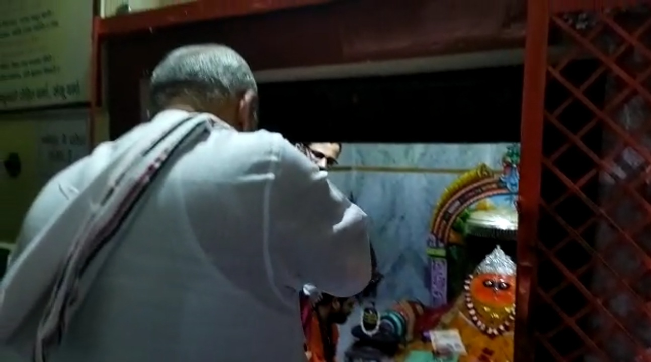 कृषि मंत्री रविंद्र चौबे पहुचे माँ महामाया के दरबार देउरगांव….