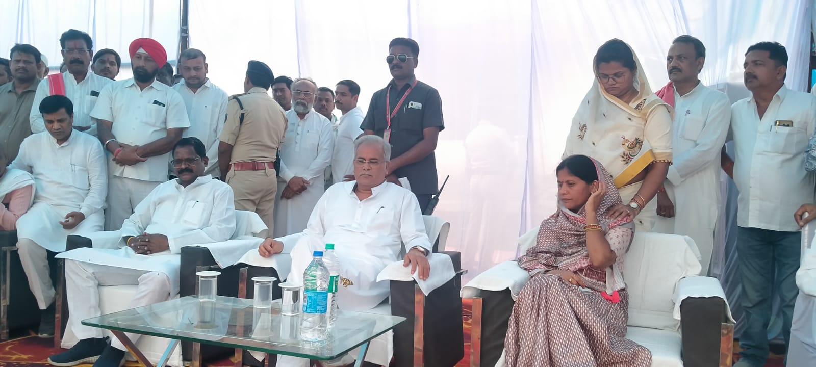 शोक सभा में शामिल हुए मुख्यमंत्री विधायक श्रीमती यशोदा नीलमबर वर्मा को दिए सांत्वना….