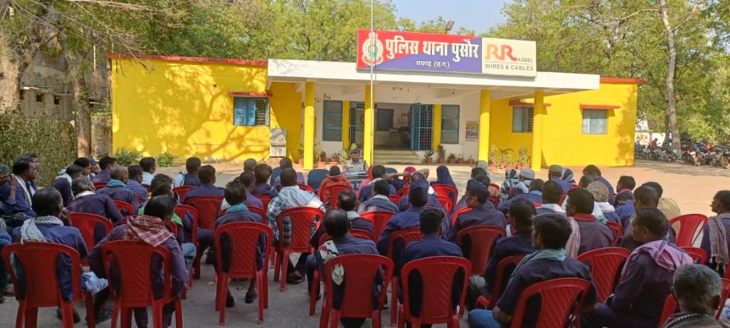 थाना परिसर में कोटवारों की बैठक, थाना प्रभारी पुसौर ने कहा “पुलिस के साथ समन्वय बनाकर करें&nbsp;काम”…..