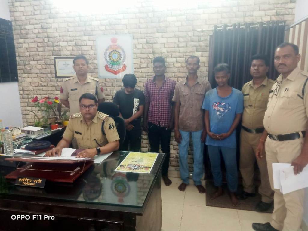 कोतवाली पुलिस के हाथ आया शहर में सक्रिय बाइक चोर गिरोह, तीन बाइक चोर के साथ एक खरीदार&nbsp;गिरफ्तार…..