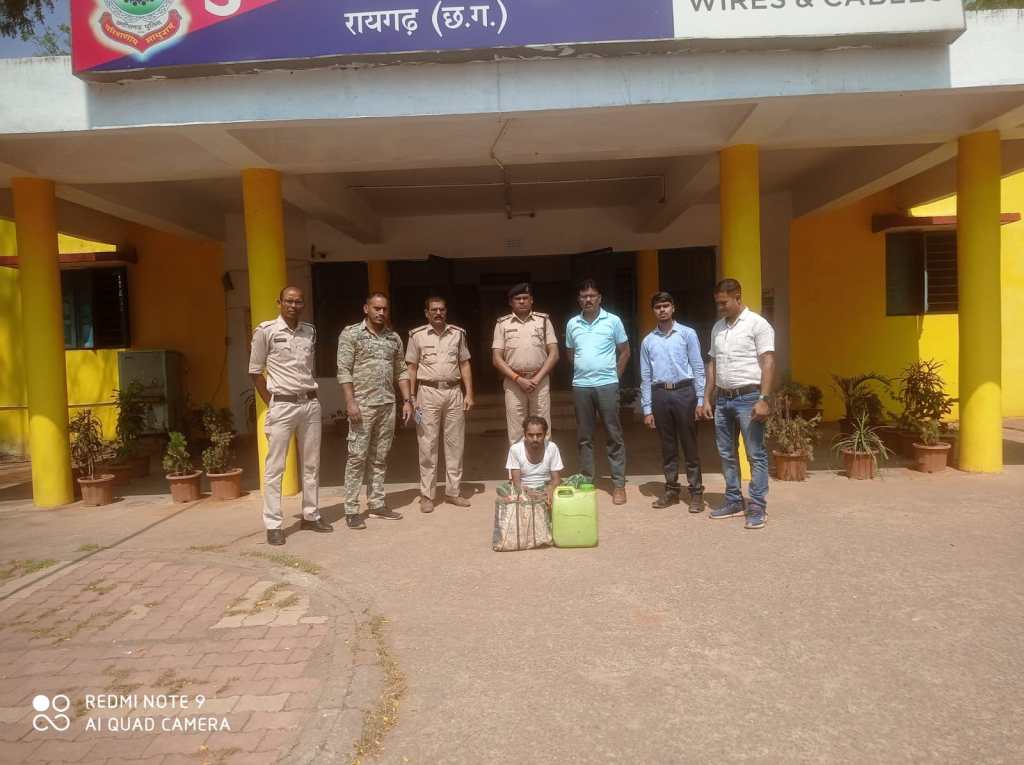 पुसौर पुलिस की अवैध शराब कार्यवाही में 20 लीटर महुआ शराब के साथ आरोपी&nbsp;गिरफ्तारी