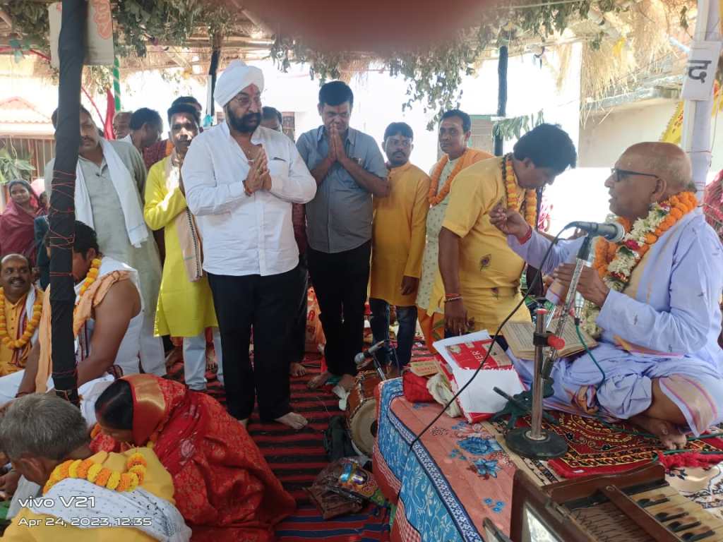 पडीगांव भगवान जगन्नाथ मंदिर प्राण प्रतिष्ठा कार्यक्रम में भाजपा नेताओं के साथ शामिल हुए गुरुपाल&nbsp;भल्ला