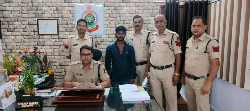 बंगलापारा में धारदार हथियार लहराते मिला युवक, कोतवाली पुलिस पकड़कर लायी थाने, आरोपी पर आर्म्स एक्ट की&nbsp;कार्यवाही….