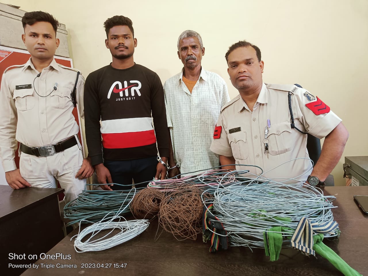 फसल को मवेशियों से बचाने पिता-पुत्र खेत पर बिछाये थे करंट, करंट की चपेट में आकर नाबालिक की&nbsp;मौत…