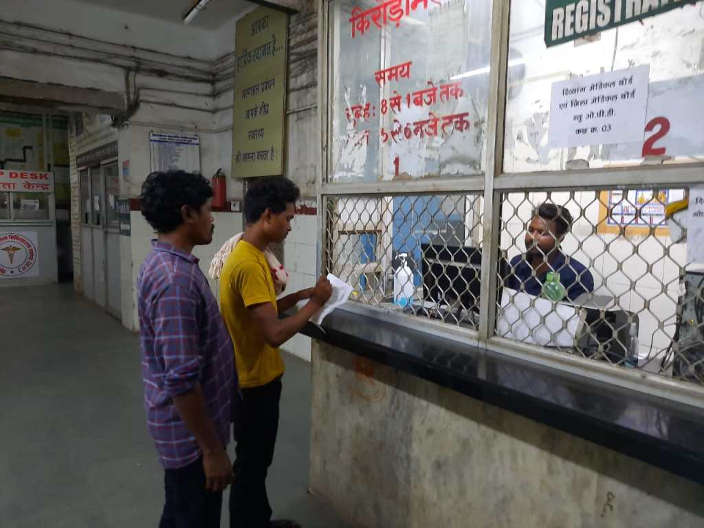 रायगढ़ : पत्नी के रक्त के लिए भटकता किसान! पहुँचा ब्लडबैंक, फिर कटाई पर्ची! डॉ मंडावी ने कहा कोई बड़ी बात नही गम्भीरता से देख नही पाया होगा हमारा&nbsp;स्टाफ…?