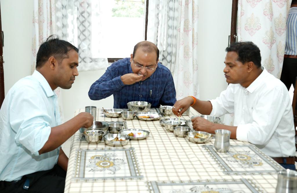 बोरे बासी छत्तीसगढ़ में सिर्फ आहार नही बल्कि लोक व्यवहार है:-कलेक्टर तारन प्रकाश&nbsp;सिन्हा