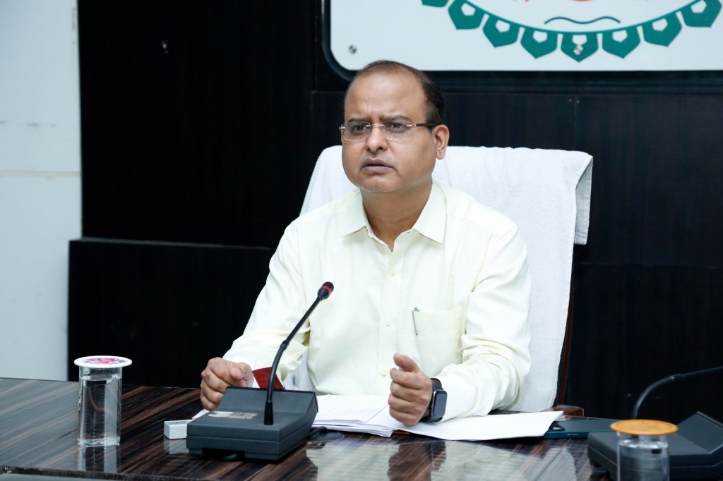 बच्चों के मामले में कोई कोताही नहीं, गड़बड़ हुई तो कार्यवाही तय- कलेक्टर  तारन प्रकाश&nbsp;सिन्हा