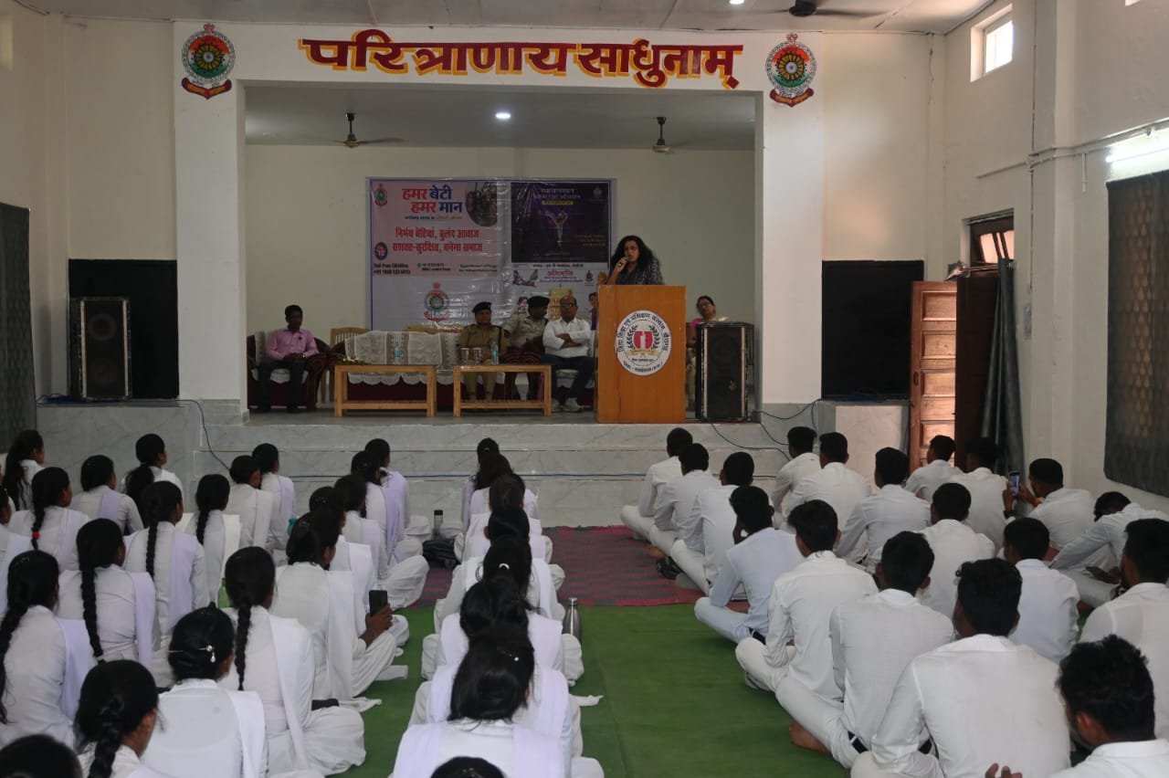 हमर बेटी हमर मान,कार्यक्रम से  शिक्षकों जोडा़&nbsp;गया