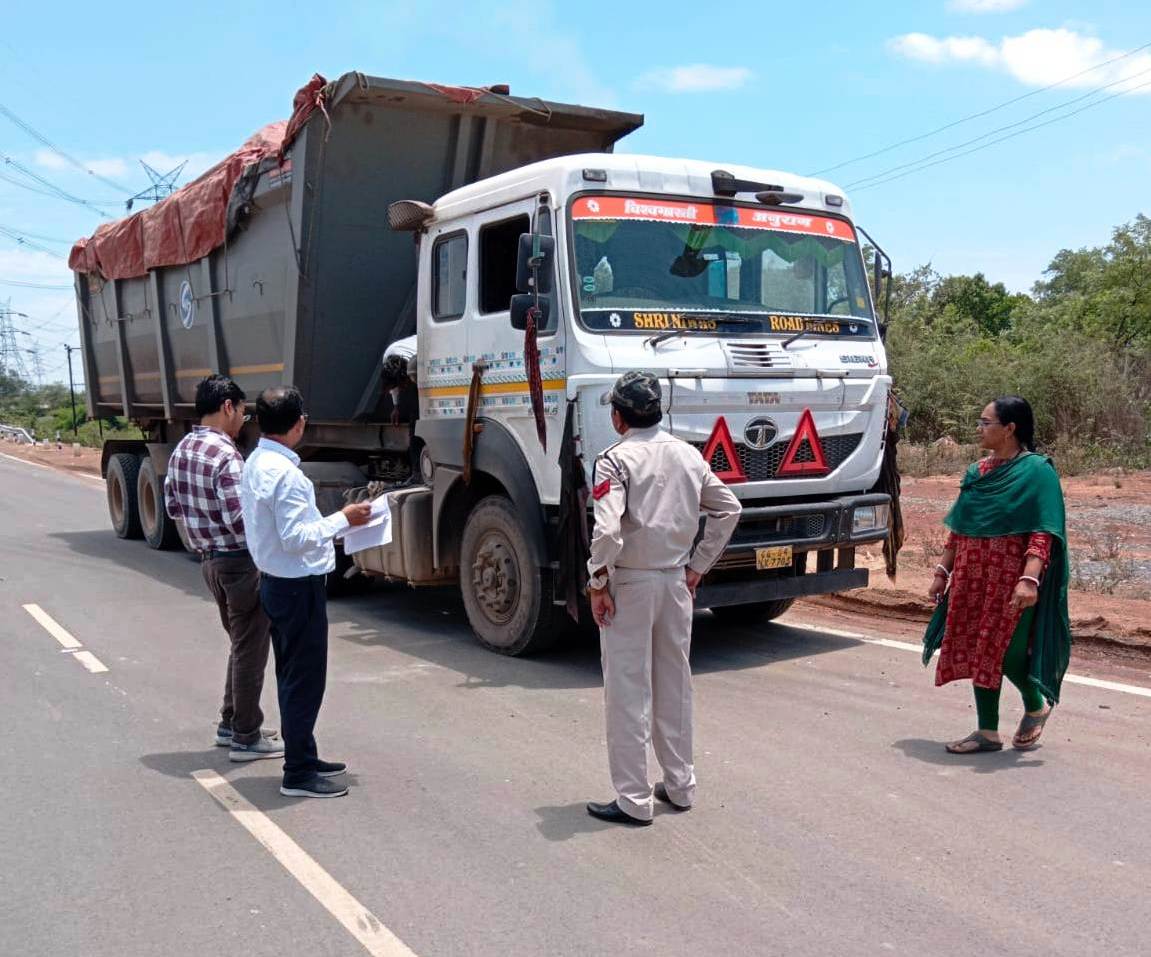 अवैध फ्लाईएश परिवहन करते पकड़ी गई 13 गाड़ियां, इस सप्ताह अवैध परिवहन के मामले में 26 वाहनों पर हुई कार्यवाही……