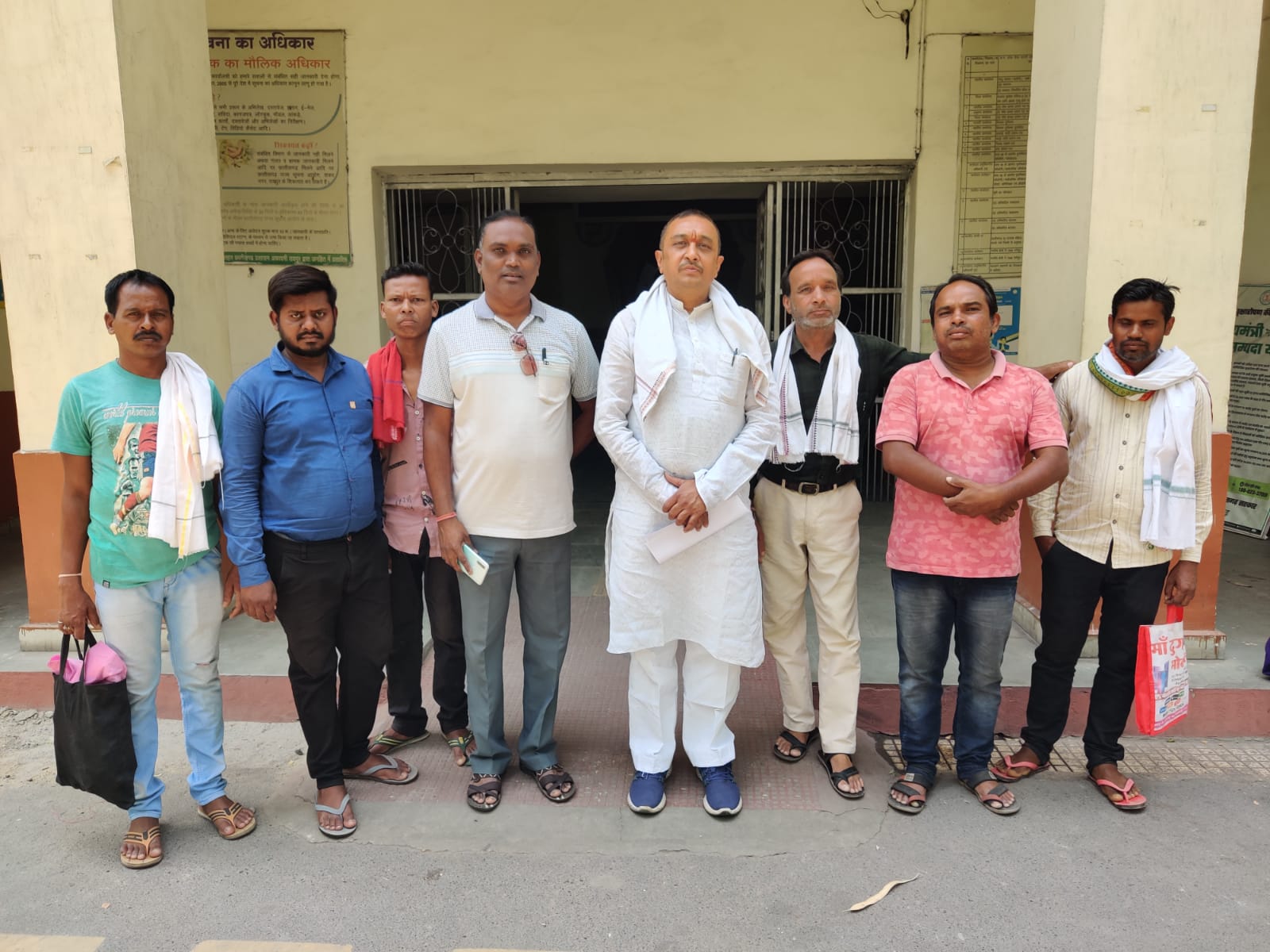 केलो मईया घाट के पुनर्निर्माण हेतु आम जनता ने प्रशासन को सौपा&nbsp;ज्ञापन