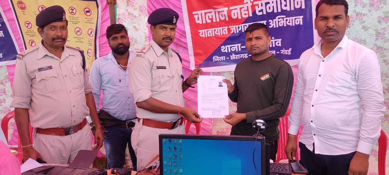 चालान नहीं समाधान यातायात जागरूकता लाने पुलिस अधीक्षक ने मौके पर वाहन चलकों से कराये दस्तावेज दुरुस्त…..