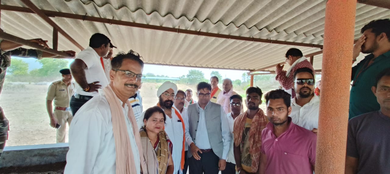 खोजबो गौठान खोलबो पोल अभियान के तहत छीछोर उमरिया और गोतमा गौठान पहुंचे भाजपा प्रदेश महामंत्री ओ पी चौधरी और गुरुपाल&nbsp;भल्ला