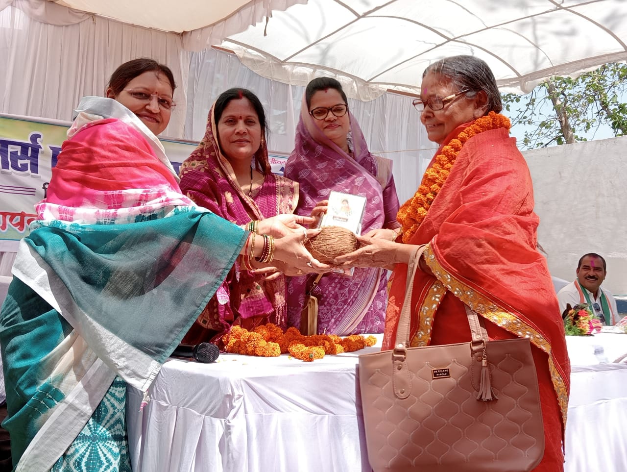 जिला पेंशनर्स एसोसिएशन का सम्मेलन एवं सम्मान समारोह छुई खदान मंगल भवन में हुई&nbsp;आयोजित