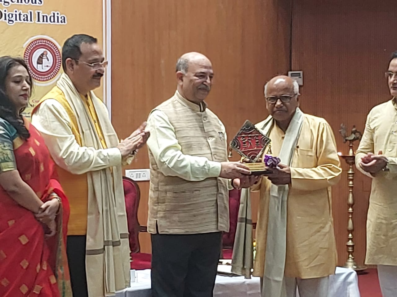 अमरकंटक राष्ट्रीय संगोष्ठी मेंडॉ.पीसी लाल यादव हुए&nbsp;सम्मानित…