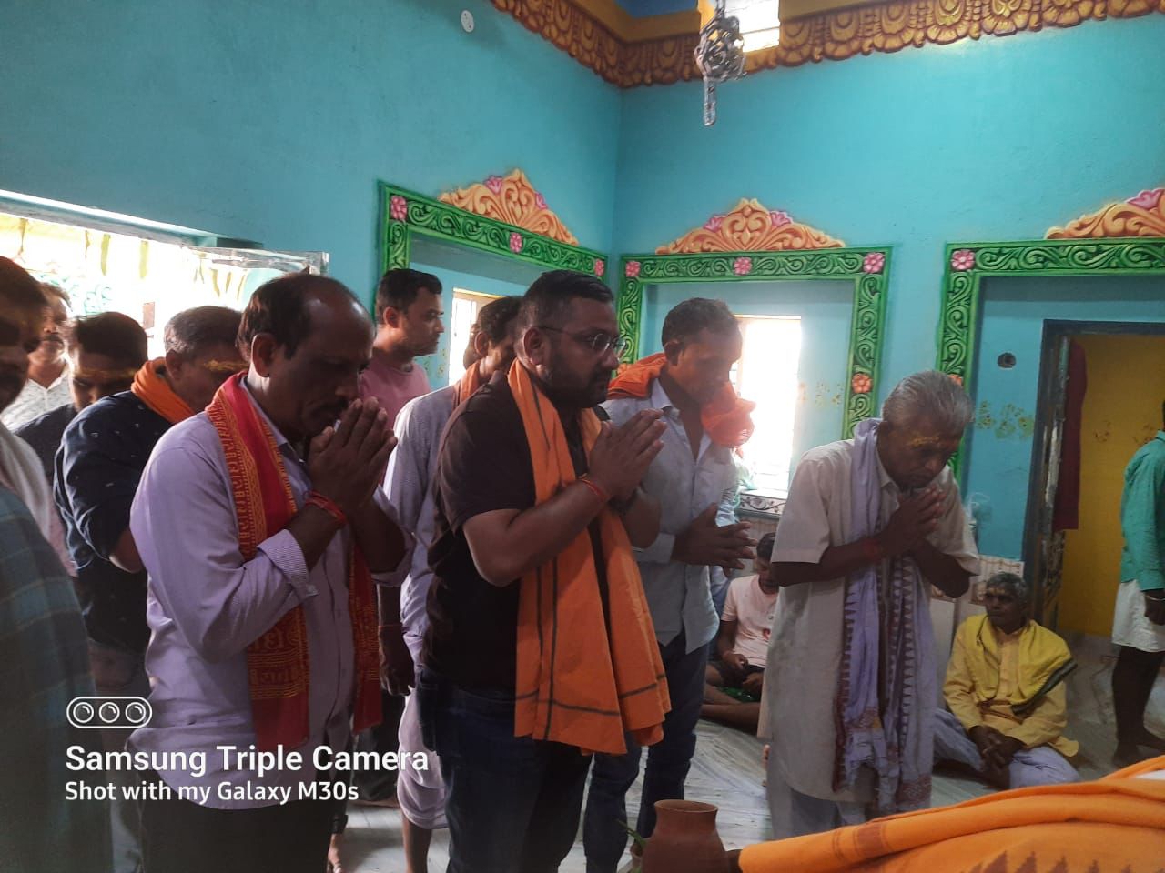 गढ़उमरिया चौबीस प्रहरी नाम यज्ञ एवं मोहदी महाप्रभु जगन्नाथ मंदिर प्राण प्रतिष्ठा में शामिल हुए :-गौतम&nbsp;अग्रवाल