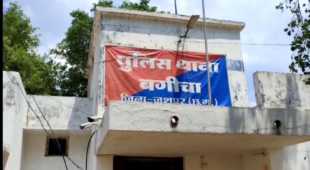 सिरफिरे पति ने क्रुरता की सारी हदों को पर करते हुए अपनी ही पत्नी की निर्मम हत्या कर दी&nbsp;….