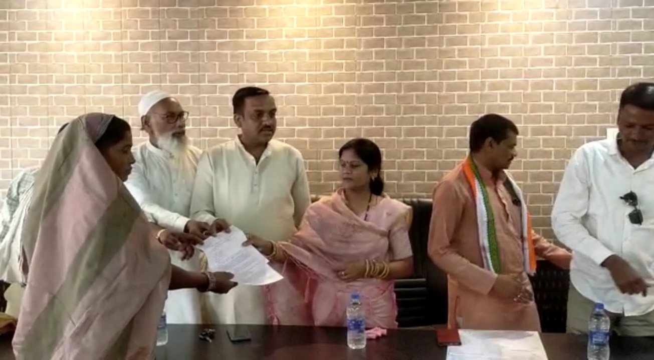 विधायक यशोदा वर्मा ने प्रधानमंत्री आवास योजना के 126 हितग्राहयों को अनुज्ञा पत्र वितरण&nbsp;किया…..