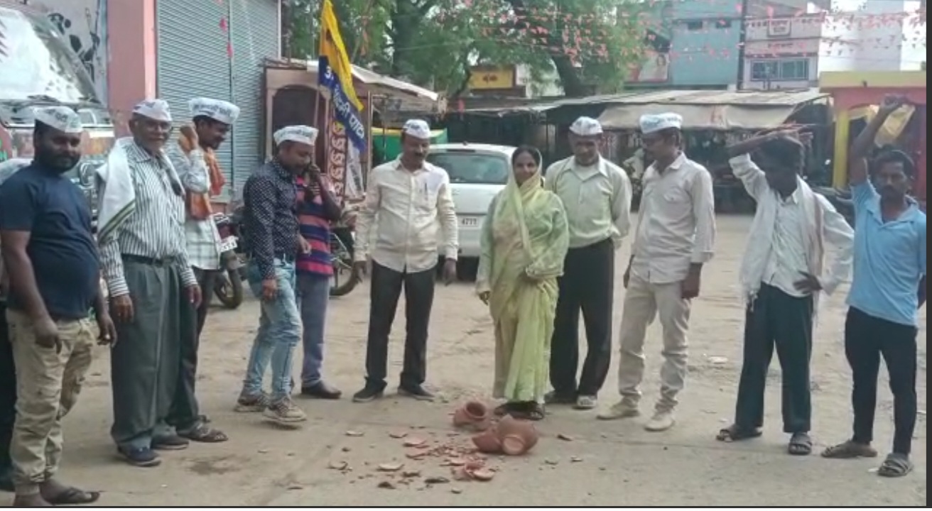 बढ़ती गर्मी में पेयजल संकट को लेकर आम आदमी पार्टी का हल्ला&nbsp;बोल…