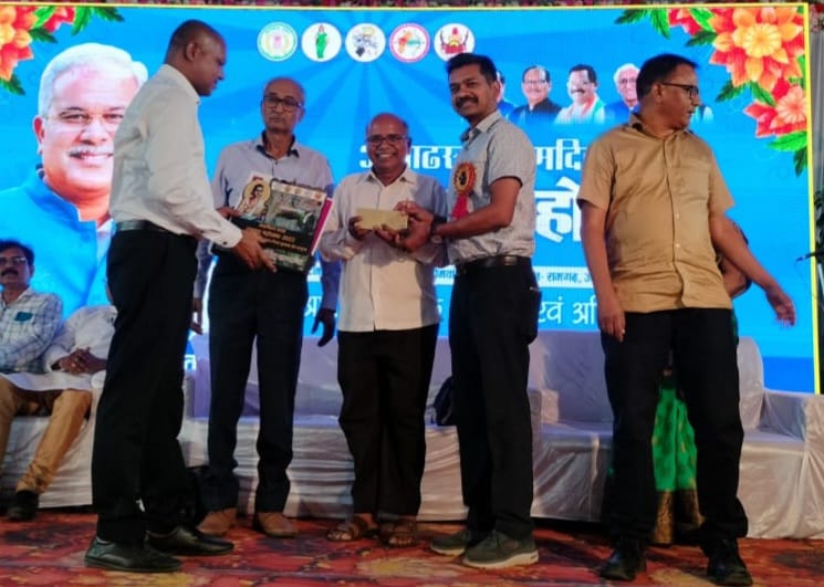 गर्व है नगर की जनता को डाक्टर पी.सी. लाल यादव पर……!!