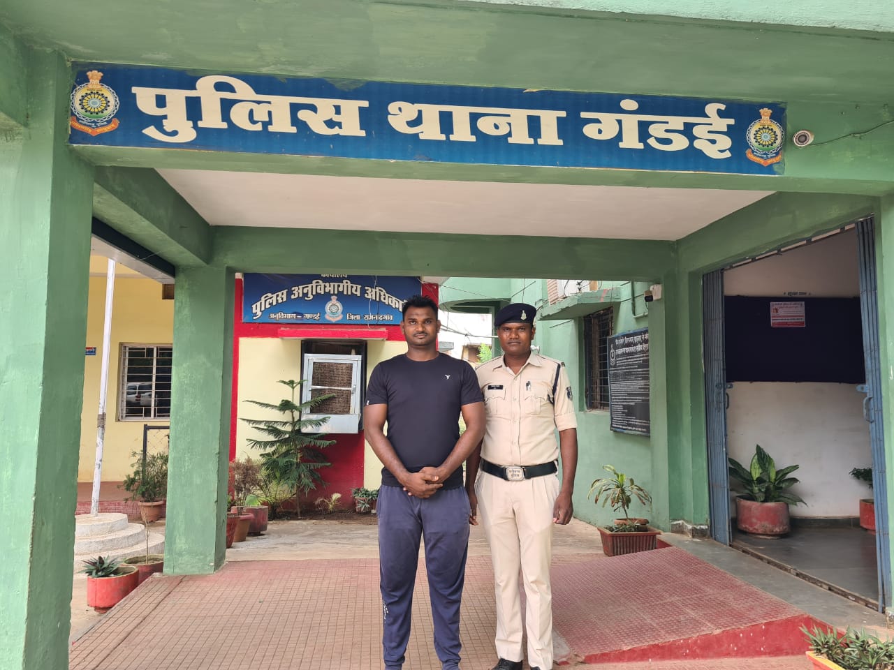 सट्टा लिखतें रंगे हाथ गिरफ्तार,आरोपी से लोगों को करावाई जुआ सट्टा नहीं खेलने की&nbsp;अपील…..