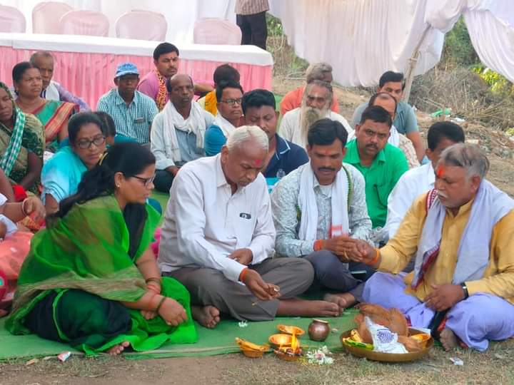 विधायक चक्रधर सिंह ने वार्ड क्रमांक 46 उर्दना में लाखों के विकास कार्यों का भूमि पूजन किया……