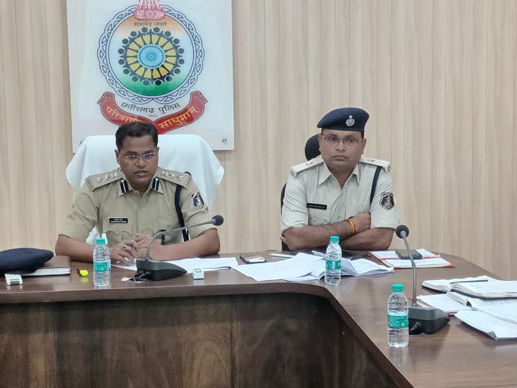 जिले के बॉर्डर की सुरक्षा को लेकर एसएसपी सदानंद कुमार ने क्राइम मीटिंग में थाना प्रभारियों को दिए कड़े&nbsp;निर्देश…..