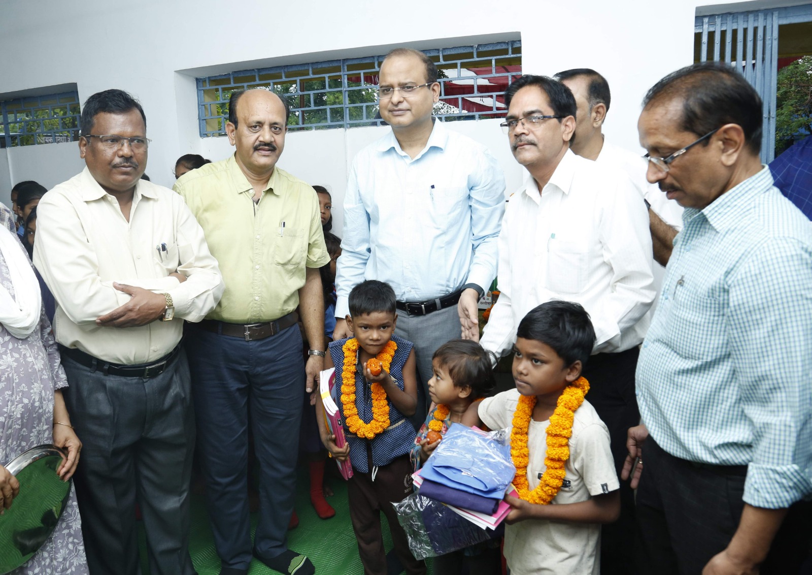 तिलक लगाकर किया गया शाला प्रवेशी बच्चों का स्वागत……!!