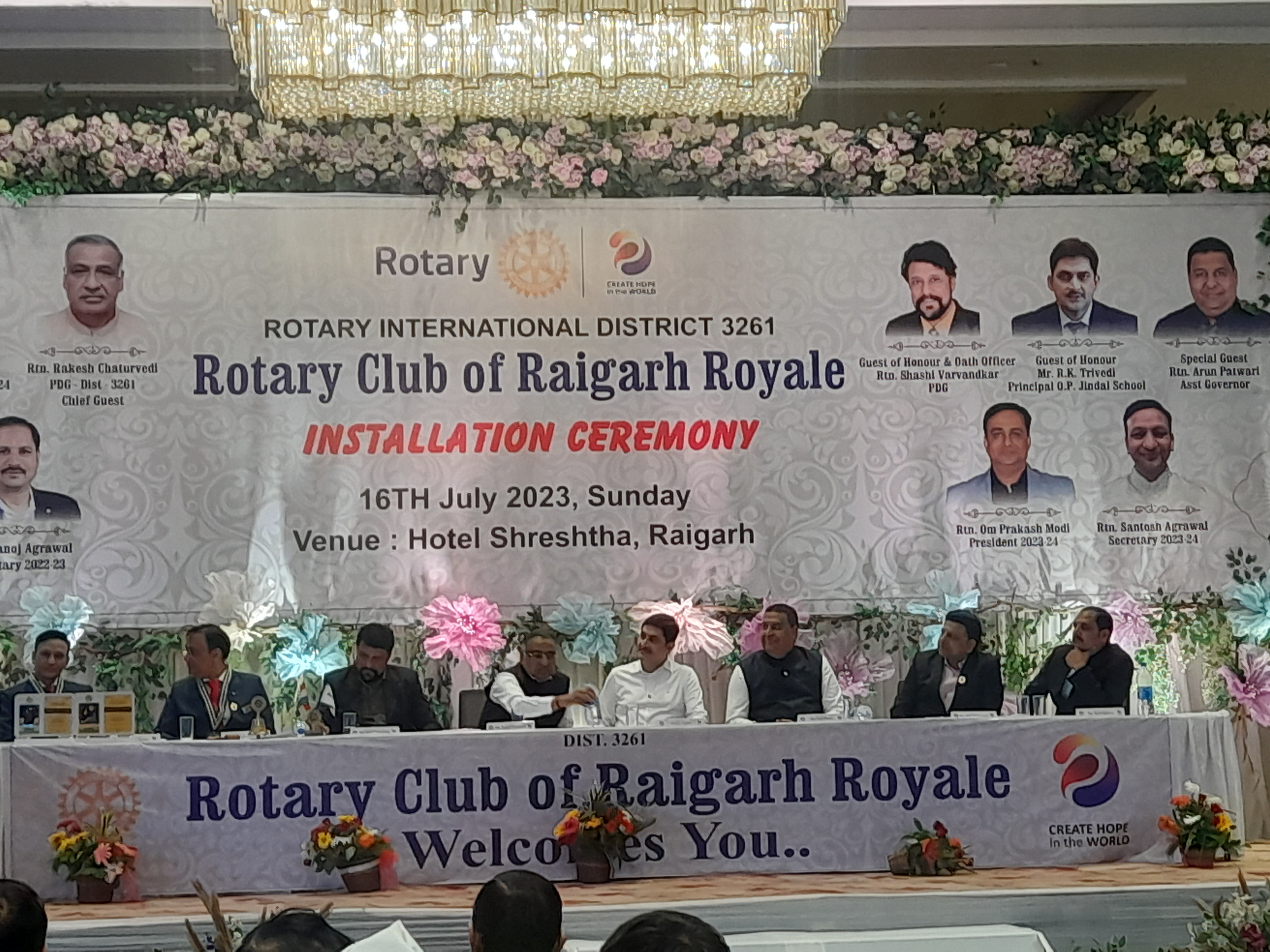 रोटरी क्लब आफ रायगढ़ रायल का शपथ ग्रहण समारोह सम्पन्न…….