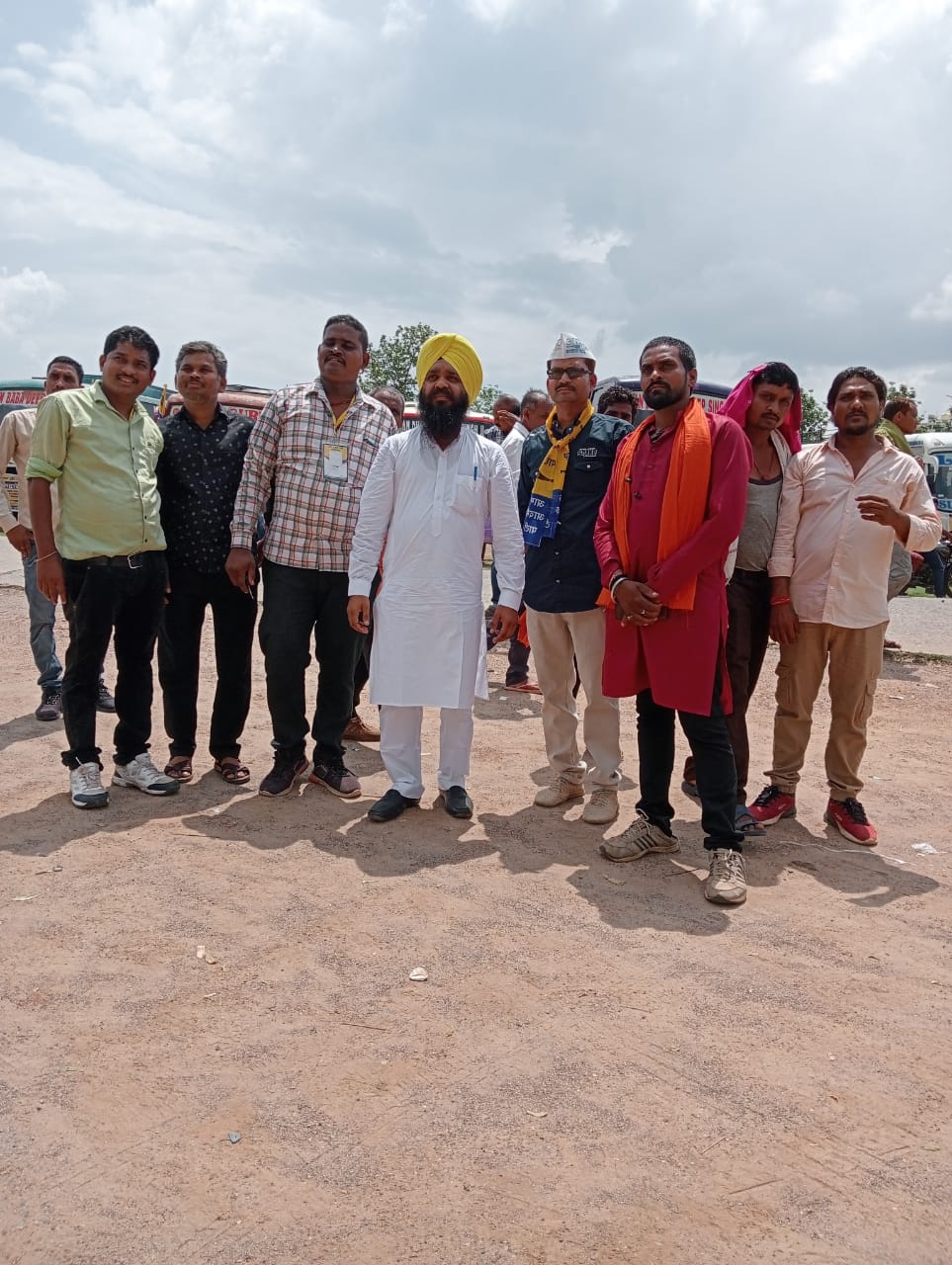 आम आदमी पार्टी के कार्यकर्ता चुनाव को लेकर मैदान में उतर गए है वही केजरीवाल की सभा मे उमड़े गा&nbsp;जनसैलाब