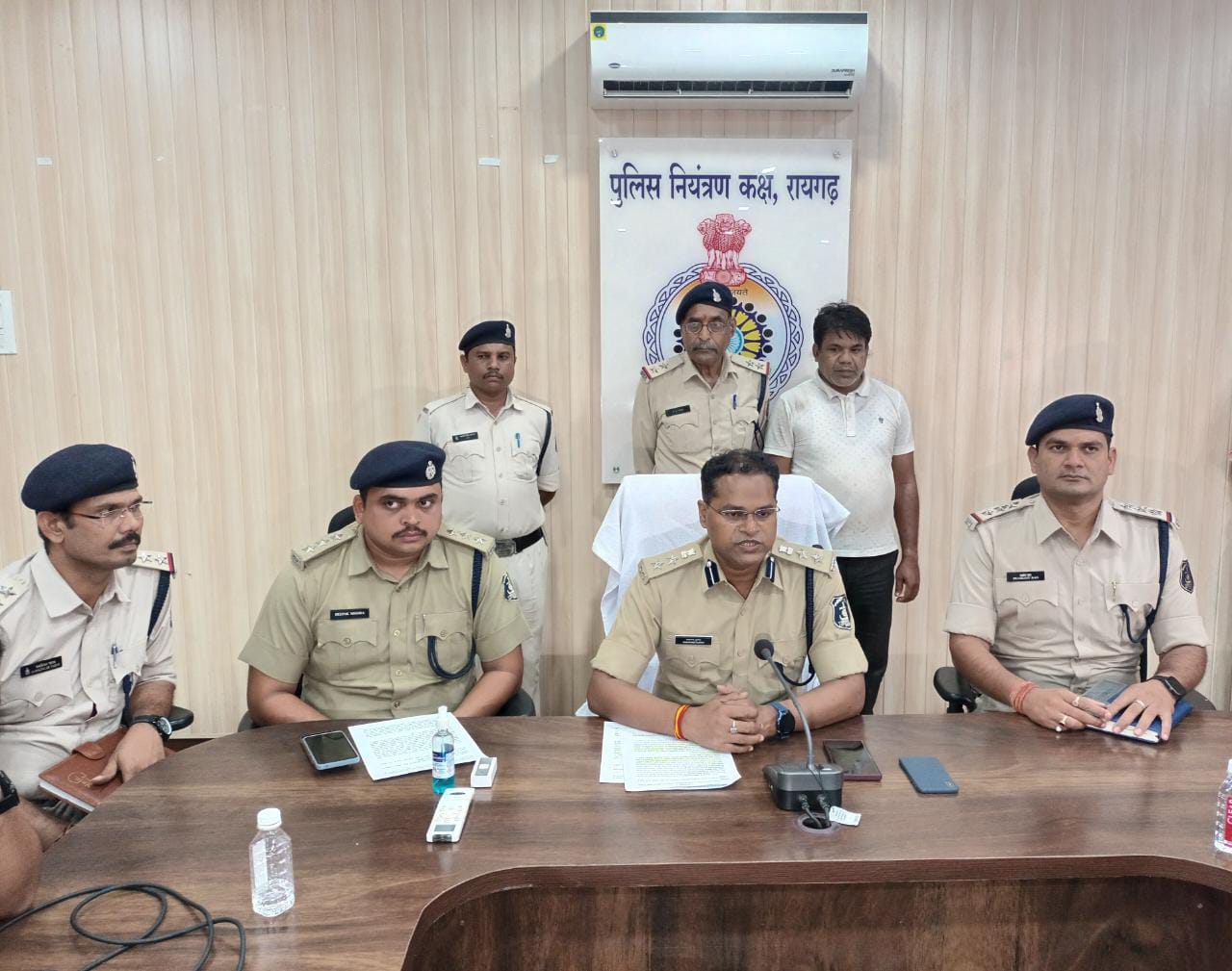 चिटफंड कंपनी प्रतिष्ठा इन्फॉकन के फरार डायरेक्टर को चक्रधरनगर पुलिस ने रायपुर से किया&nbsp;गिरफ्तार….