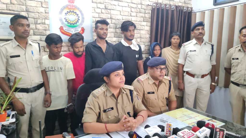 शहर में सिलसिलेवार चोरियों को अंजाम दे रहे 5 आरोपी कोतवाली पुलिस की गिरफ्त में, आरोपियों में एक महिला भी&nbsp;शामिल…..