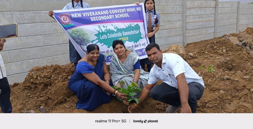 न्यू विवेकानंद करंवेट हायर सेकेंडरी स्कूल में किया गया&nbsp;वृक्षारोपण