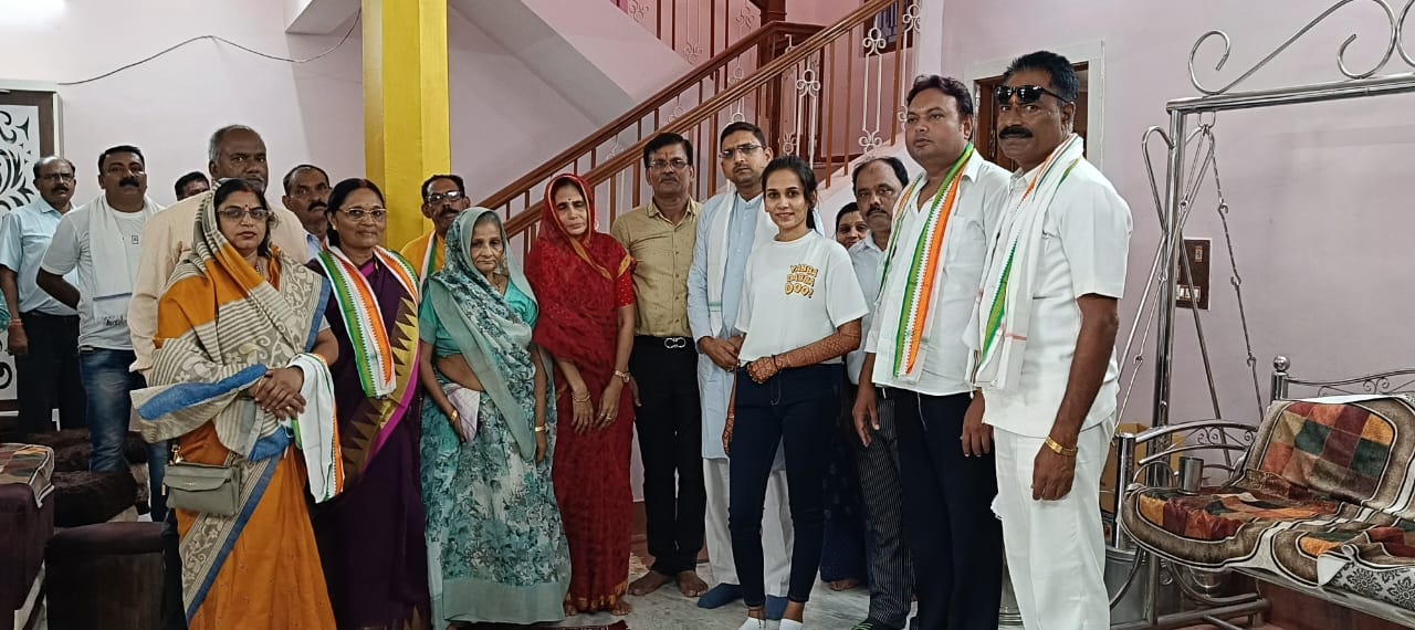 केंद्रीय सहकारी बैंक अध्यक्ष नवाज खान अंबागढ़ चौकी पहुंचे……..