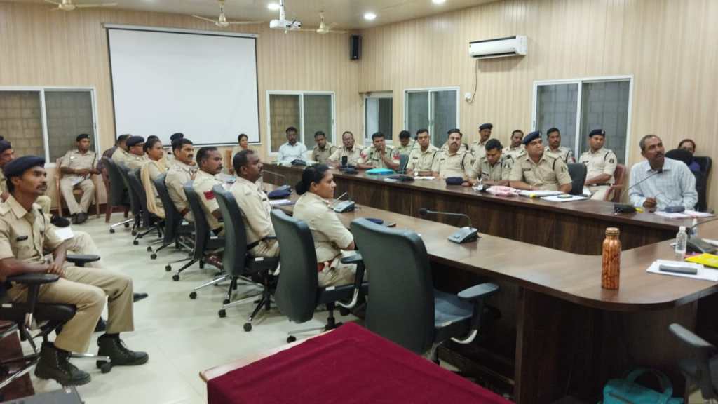 कार्यशाला : पुलिसकर्मियों को आरोपियों के लिये गये फिंगरप्रिंट NAFIS (नेशनल ऑटोमेटिक फिंगरप्रिंट आईडेंटिफिकेशन सिस्टम) में अपलोड करने का दिया गया प्रशिक्षण…..