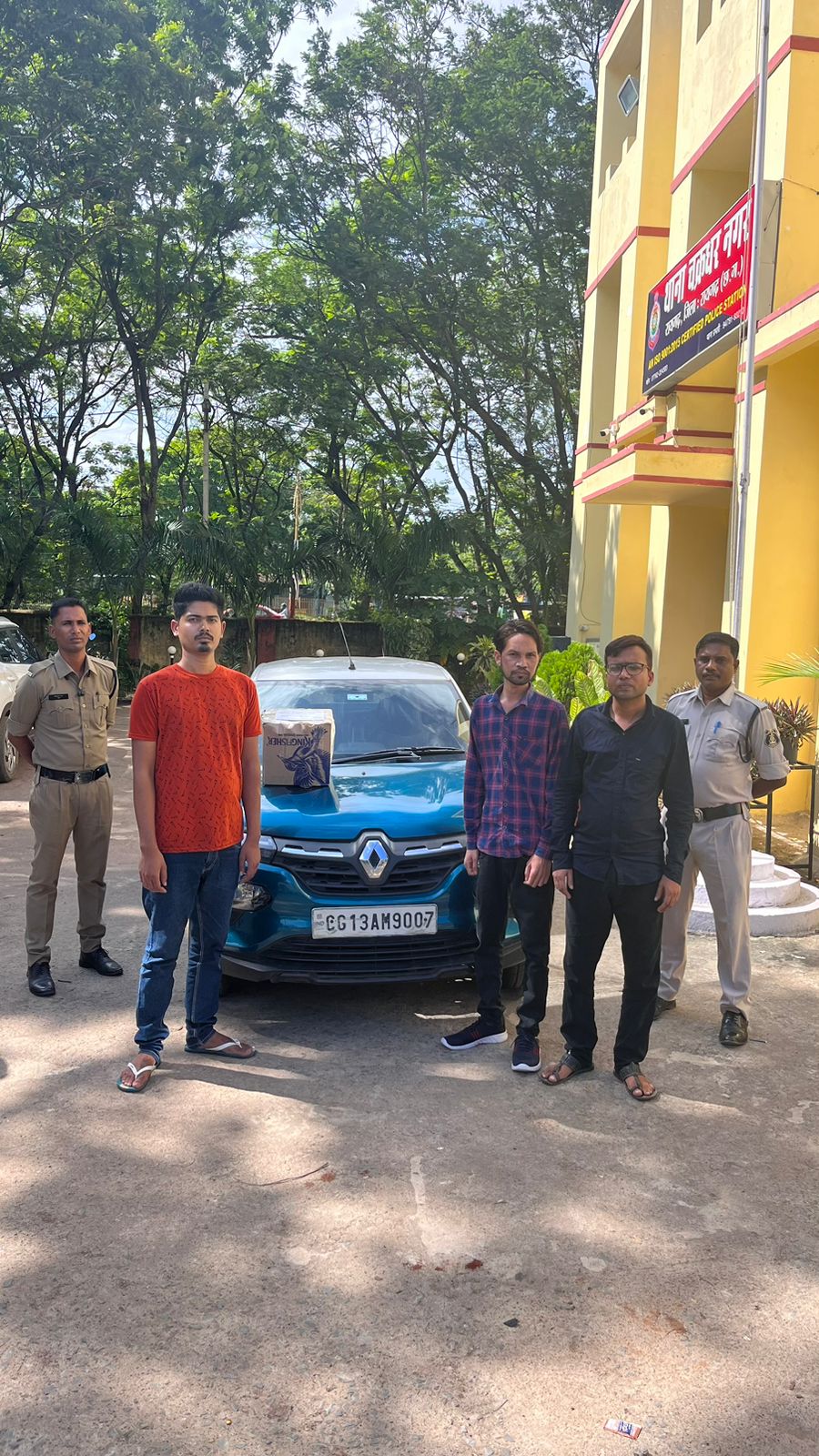 क्विड कार में ओड़िसा शराब की तस्करी करते 3 आरोपी गिरफ्तार…..