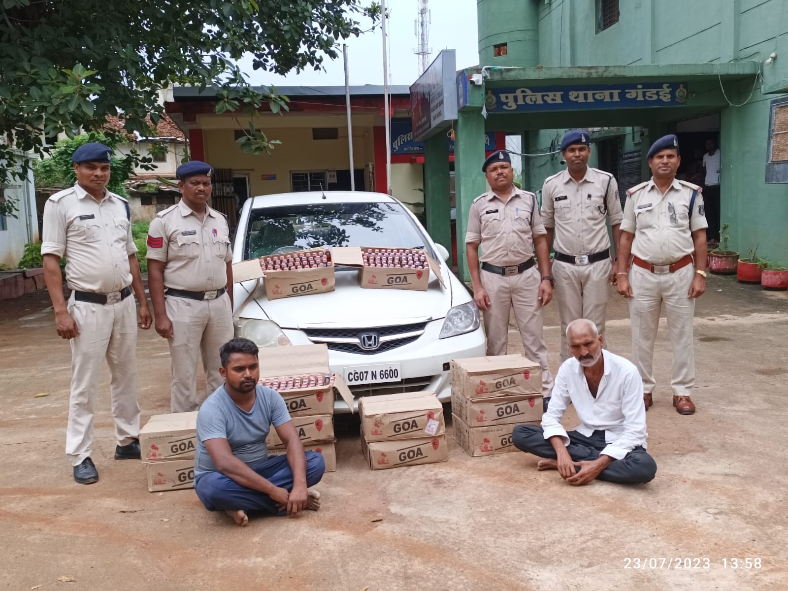 शराब तस्करों पर  पुलिस की गिरी गाज,दो आरोपी हिरासत में……..