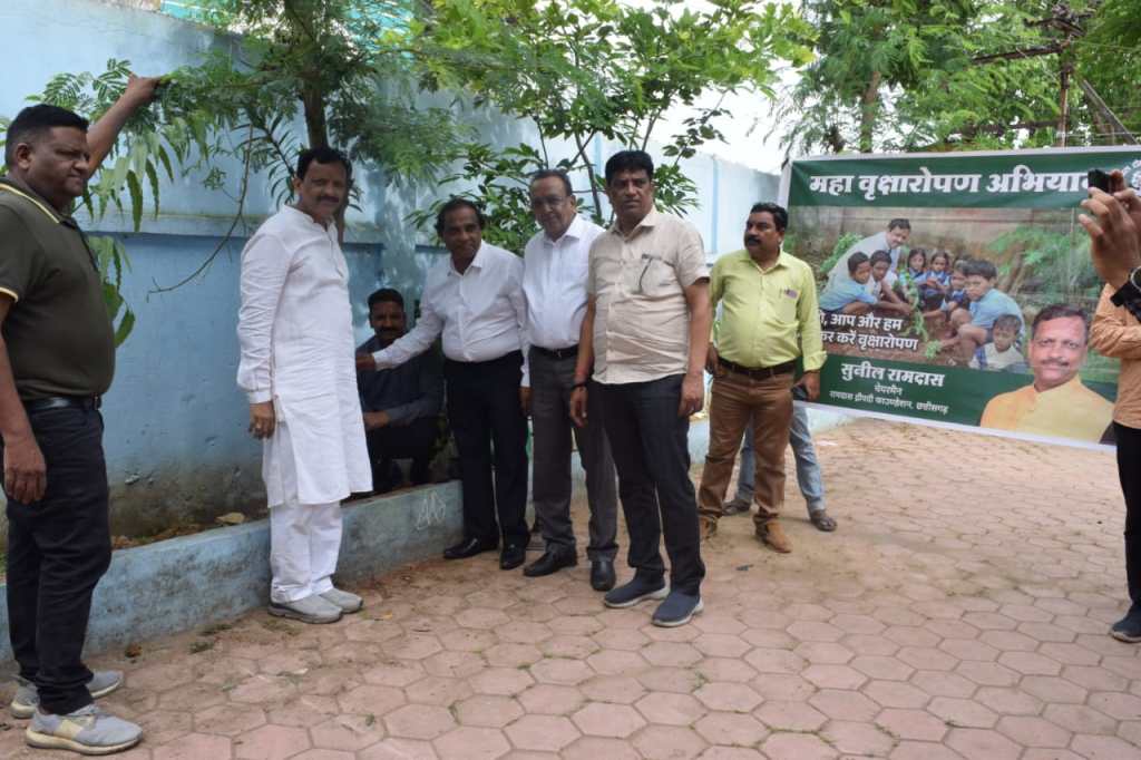 रामदास द्रौपदी फाउंडेशन द्वारा किया गया कई स्थानों पर पौधरोपण……