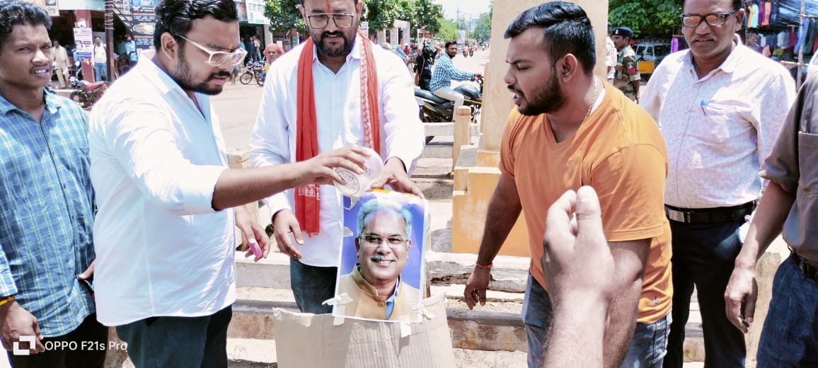 स्वास्थ्य विभाग में हुई लापरवाही के विरोध में युवा मोर्चा ने मुख्यमंत्री व उप मुख्यमंत्री का किया पुतला दहन……!!