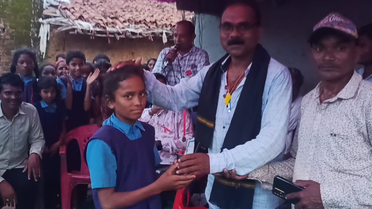 बच्चे युवा व ग्रामीणों ने सभी खेलो में लिया हिस्सा…….