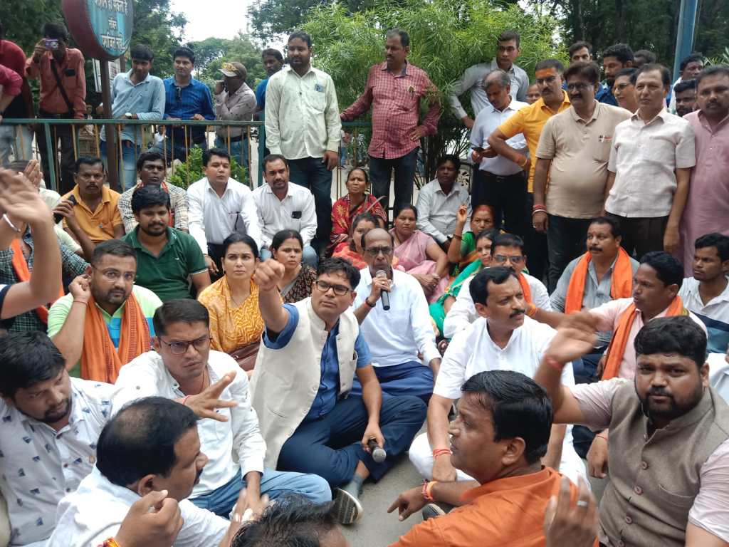 अमानक गोबर खाद को लेकर खूब बरसे :- ओपी&nbsp;चौधरी