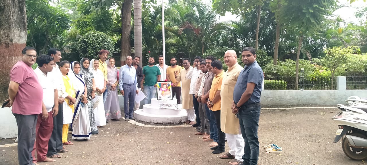 पूर्व प्रधानमंत्री राजीव गांधी की जंयती मानाई गई……!!