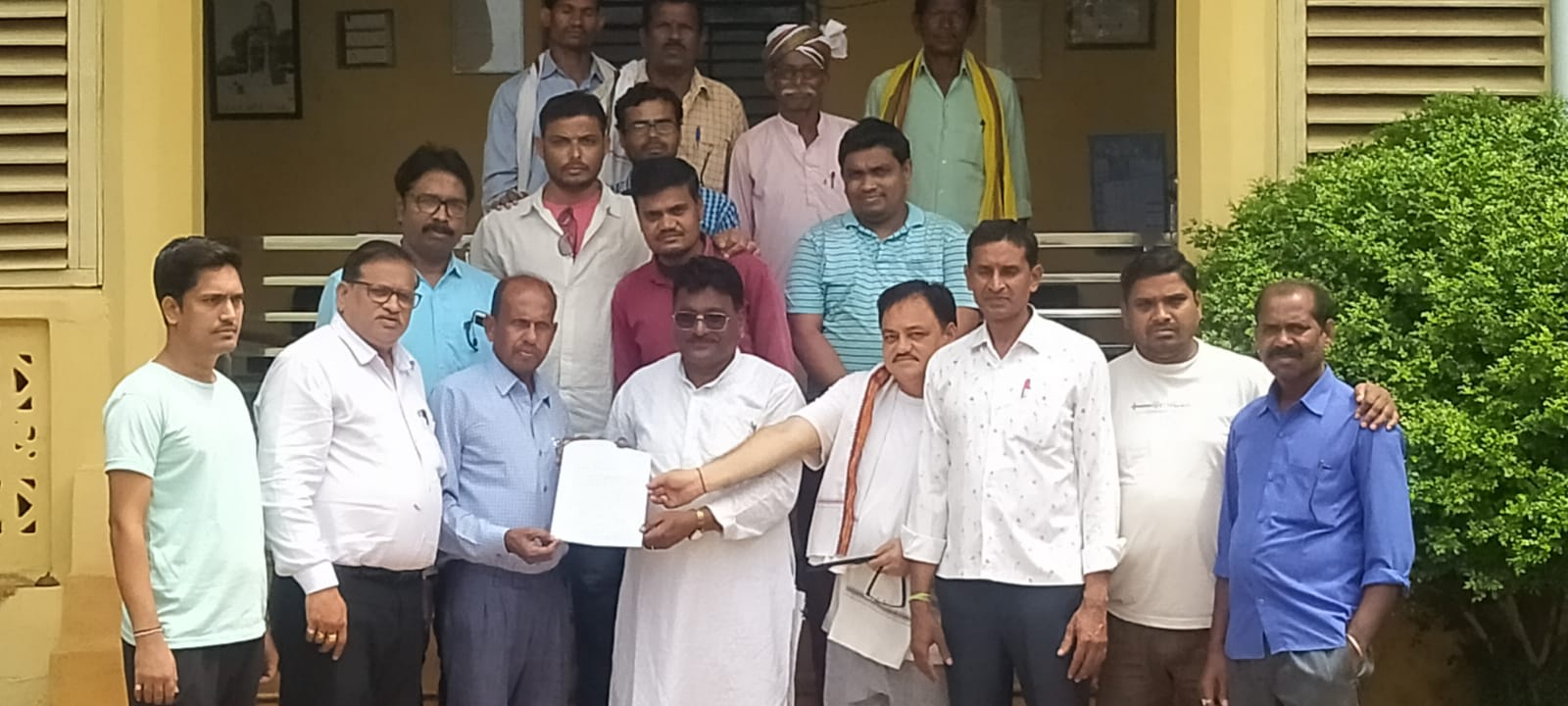 गंडई के राजा लाल टारकेश्वर शाह खुशरो ने आवेदन दे कर खैरागढ विधानसभा से की दावेदारी………