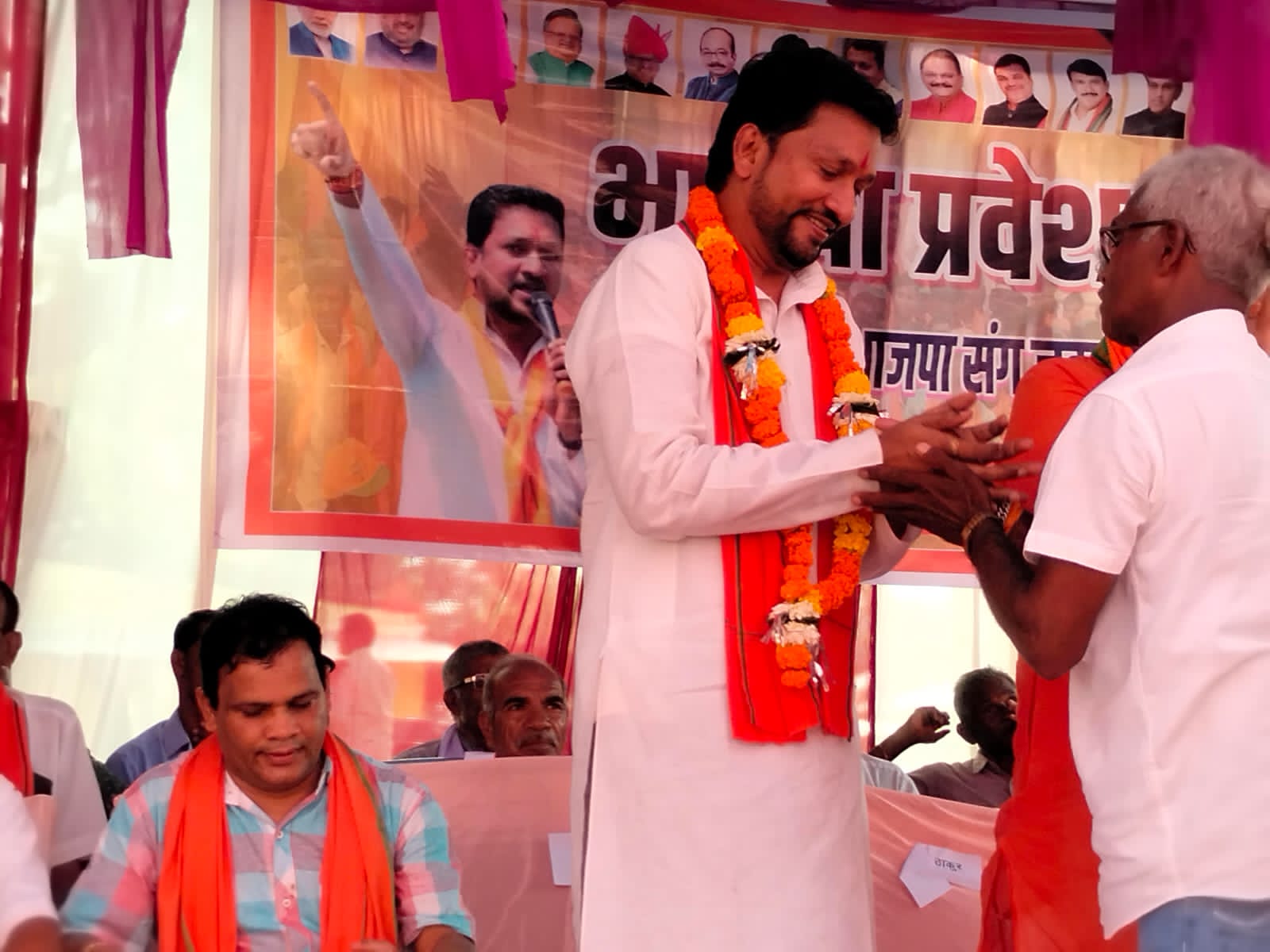 विक्रांत सिंह के साथ जुड़े सैकड़ो नोजवान और महिला किये भाजपा प्रवेश सेकड़ो कार्यकर्ता विक्रांत सिंह के साथ……….