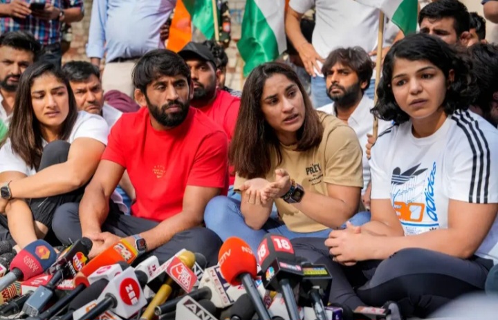 राजघाट पर पहलवानों की प्रेस कॉन्फ्रेंस आज, दोबारा सांसद के खिलाफ मोर्चा खोलने की तैयारी…..!!