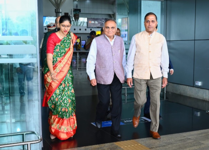 भारत निर्वाचन आयोग के अधिकारीगण रायपुर पहुंचे, विधानसभा आम निर्वाचन की तैयारियों की करेंगे समीक्षा……….