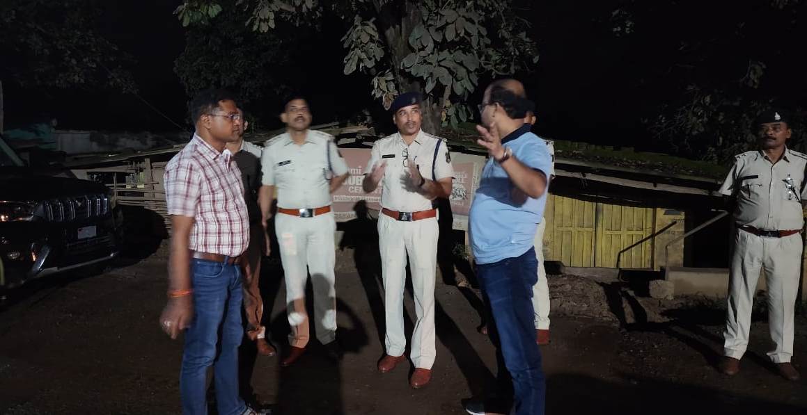 देर रात बॉर्डर चेकपोस्ट के निरीक्षण में पहुंचे रायगढ़ कलेक्टर-एसपी