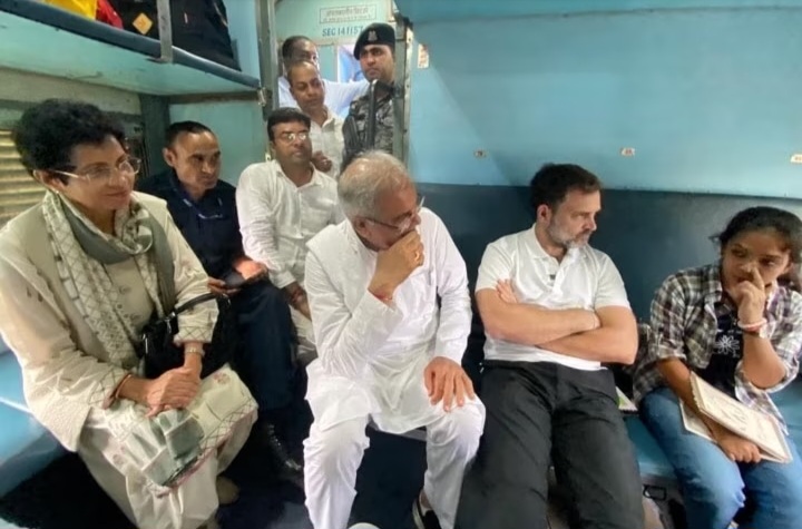 सासंद राहुल गांधी ने बिलासपुर से रायपुर ट्रेन से किया सफर आम लोगों से बात करते हुए सोशल मीडिया विडियो फोटो जमकर हो रहा वायरल……!!