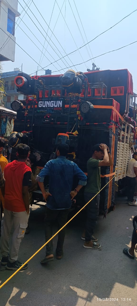 लापरवाहीपूर्वक डीजे बजाने वाले वाहन चालक के विरुद्ध किया गया चालानी&nbsp;कार्यवाही